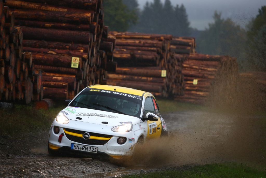 Ren Noller kommt erneut ins Ziel und wird Achter im Rallye-Cup